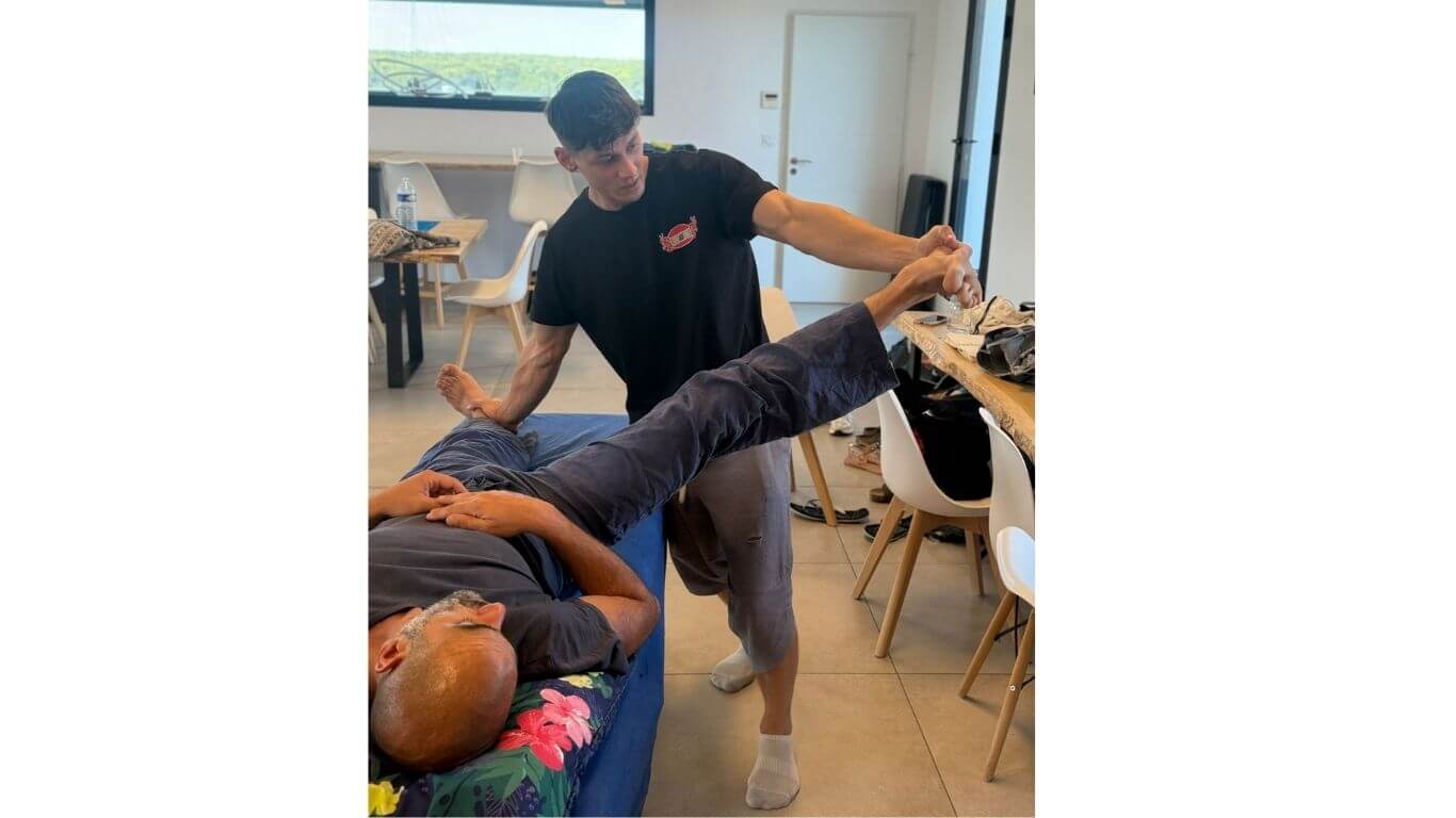 Démonstration des appuis et postures du massage thaï sur table Niveau 1